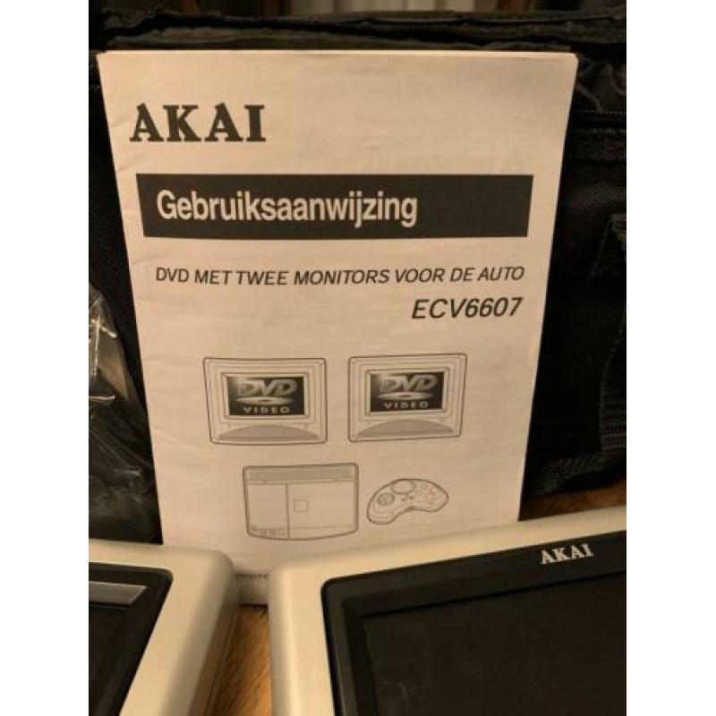 Akai ECV6607 DVD speler met 2 monitors voor in auto