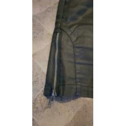 Zwart gecoat mini rok, maat 38
