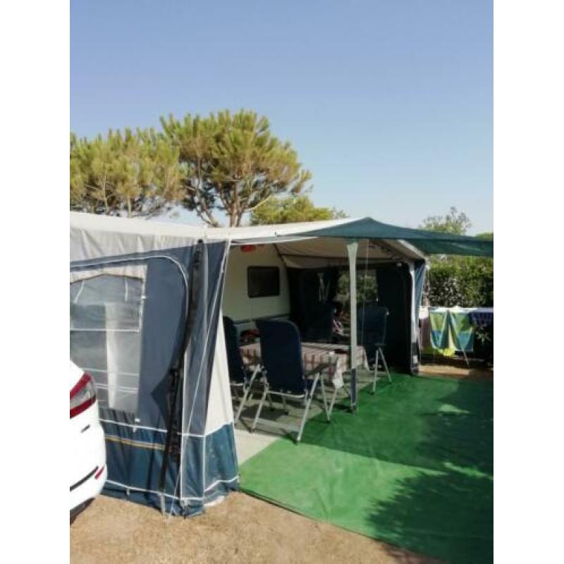 Zeer nette Eifelland Holiday 490tf, inclusief inventaris.