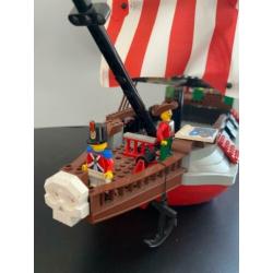 Roodbaards piratenschip lego in elkaar compleet