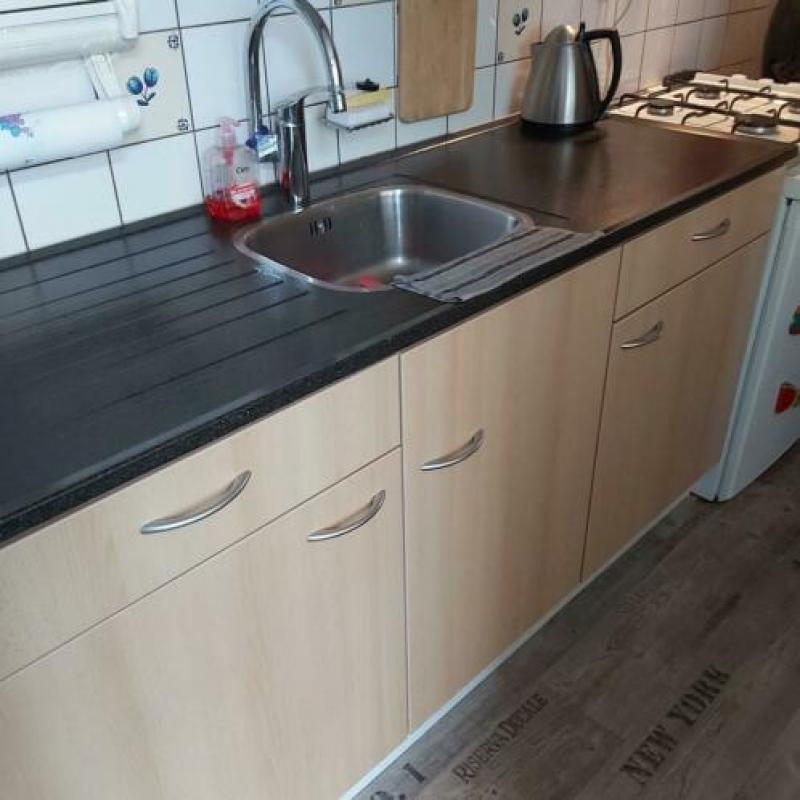Keuken compleet incl gaskookplaat en afzuigkap
