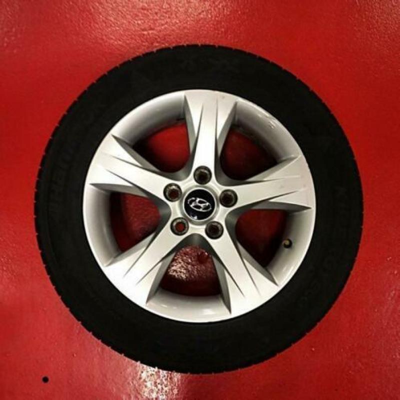 Gebruikte originele velgen set 16 inch Hyundai. Incl.Banden