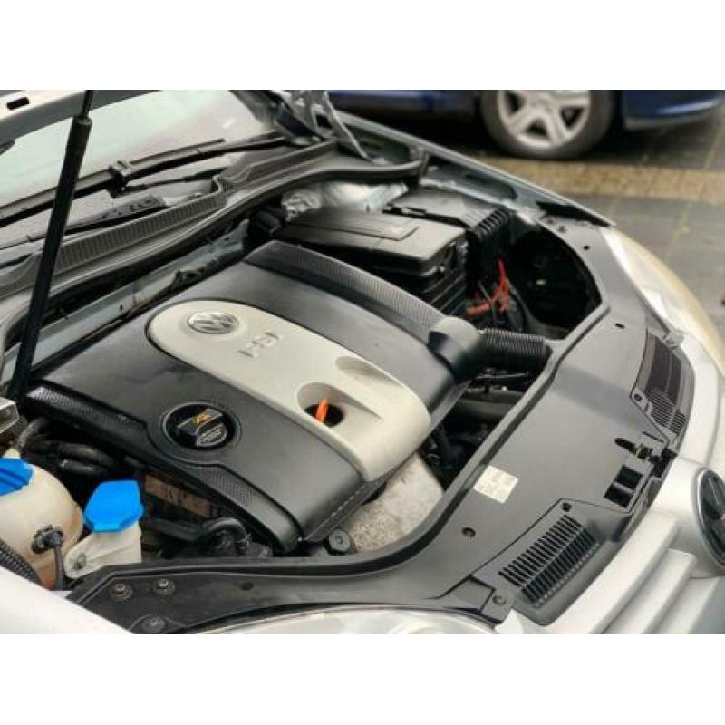 Volkswagen Golf 1.4 FSI 66KW 2004 Grijs