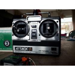 Futaba Attack-r + ontvanger, voor je vintage Tamiya / Kyosho