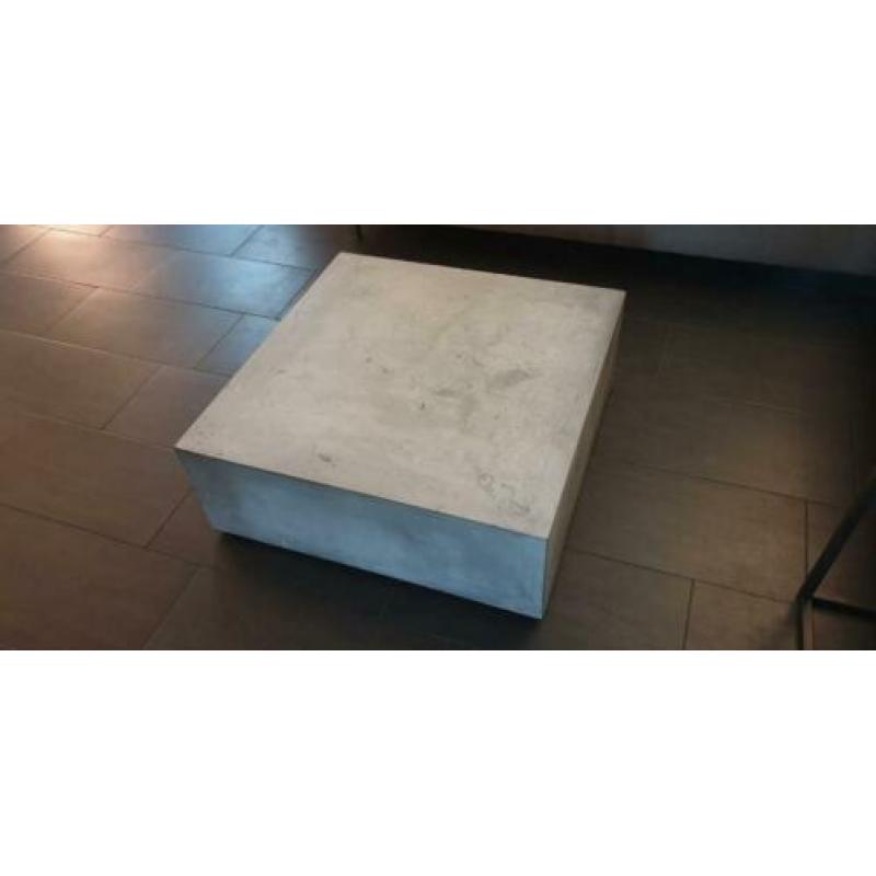 Industriële betonnen salontafel 80x80x28
