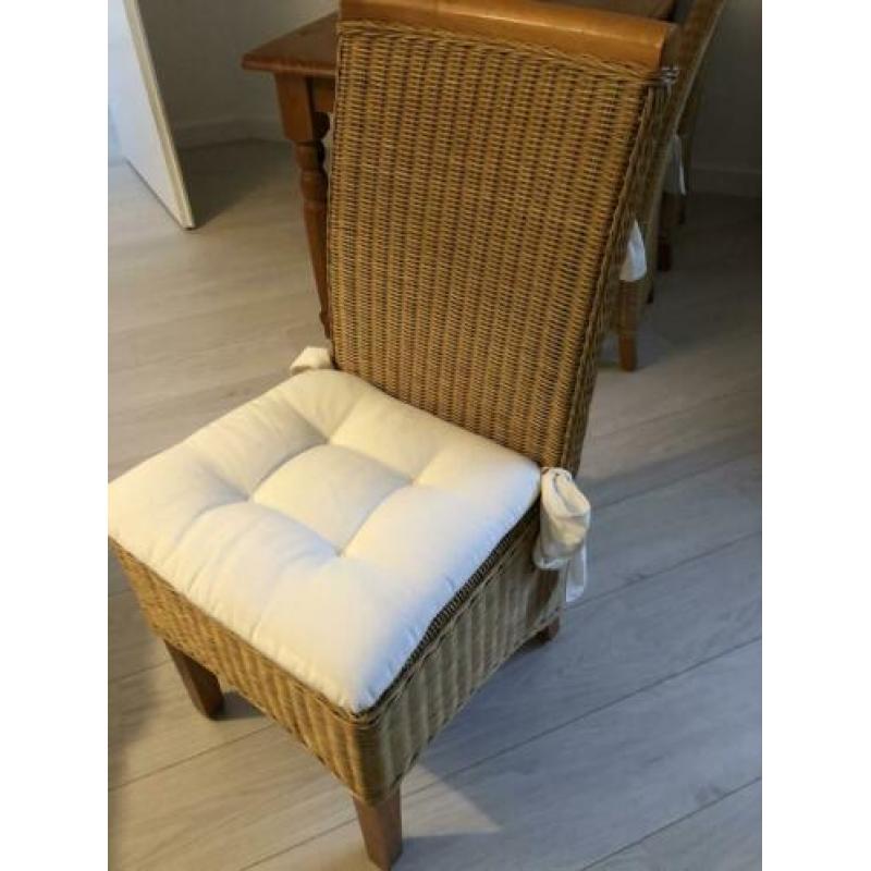 Vier rieten stoelen - grenen eettafel (verkocht)-