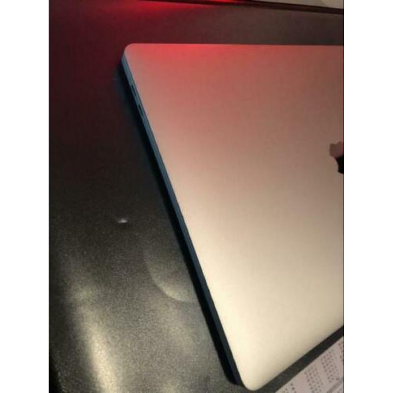 Macbook Pro 15'' Touchbar/ 2.9Ghz i7/16GB/512GB/2017