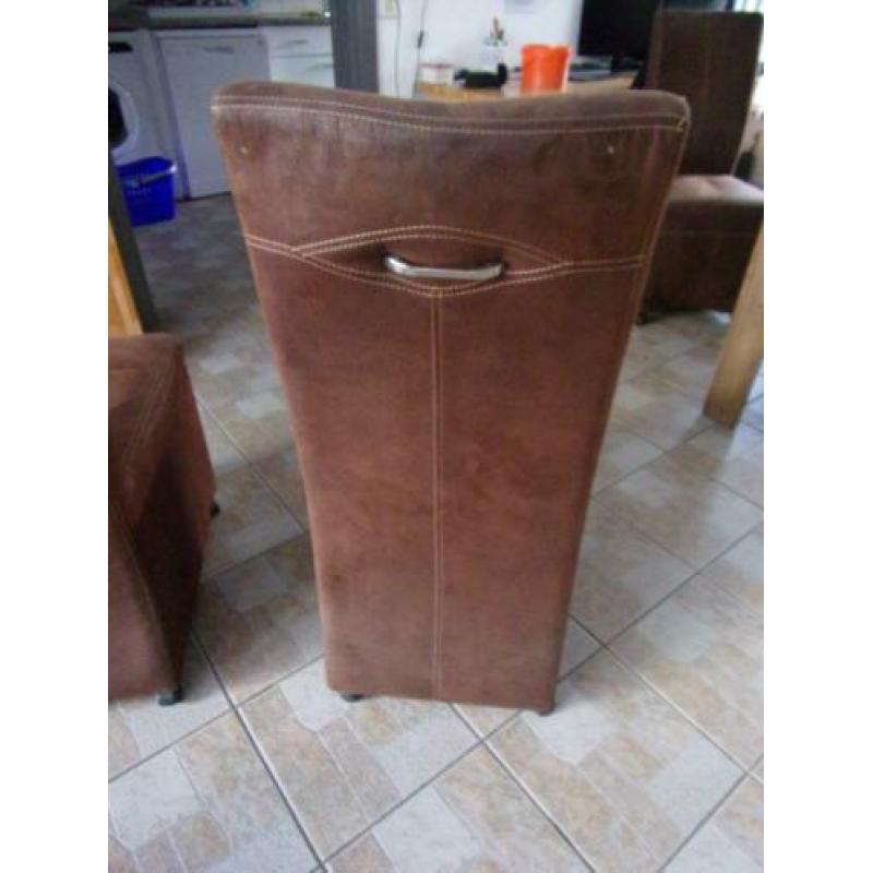 4 eetkamerstoelen op wieltjes