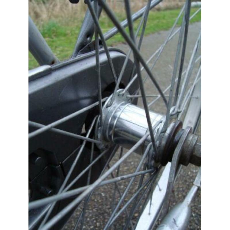 Sterke 28inch Batavus damesfiets met remnaaf, rijklaar