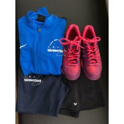 Hockey/ korfbal set: schoenen maat 33, rokje, trainingspak s