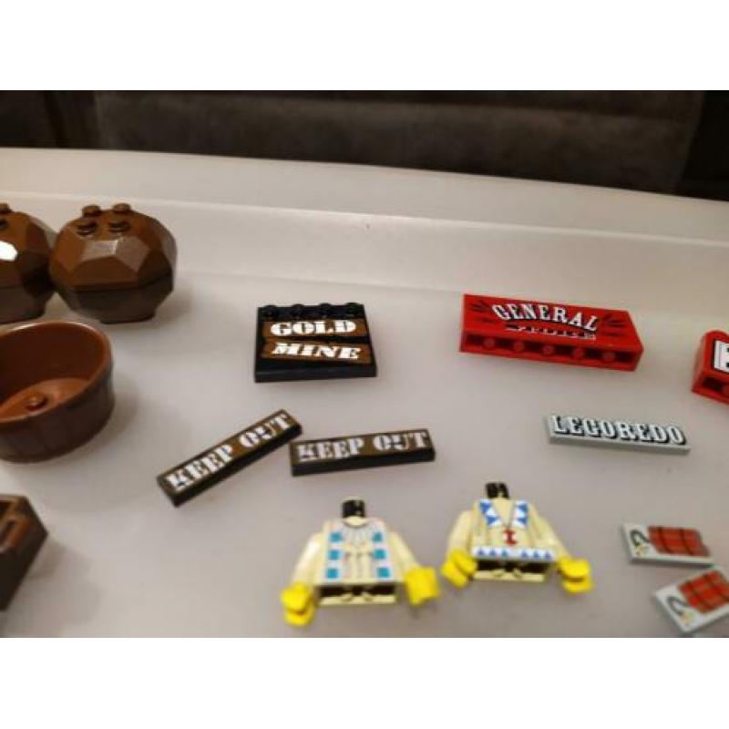 Lego Legoredo Fort en western onderdelen bank en store