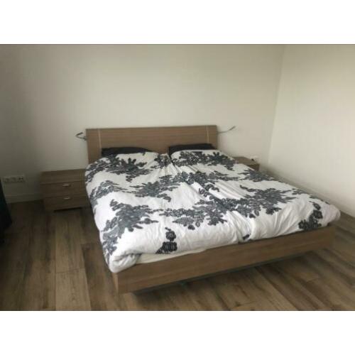 Bed 180x200, lattenbodems, verlichting, kastjes