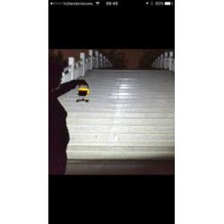 Draagbare 50 watt led lamp + gratis 4 accu’s (batterijen)