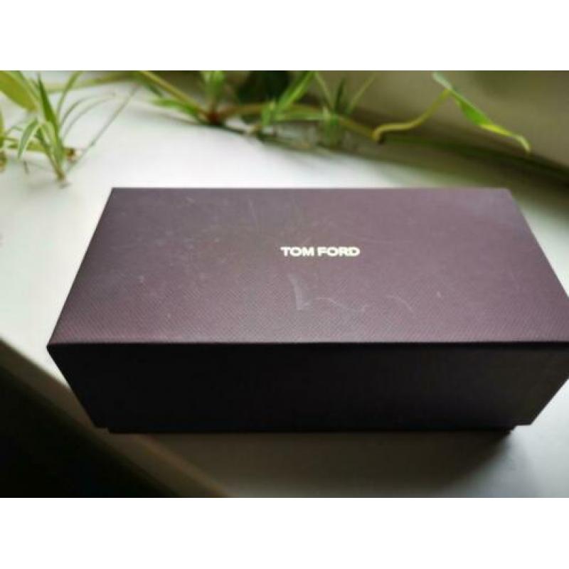 Tom Ford zonnebril model Mathias TF143 28B