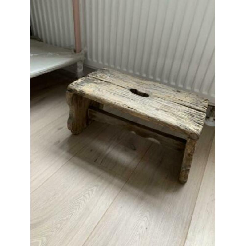 Klein brocante houten krukje