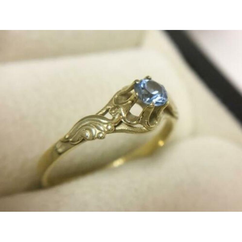Antiek Gouden Ring Helder Blauwe Briljantgeslepen Topaas