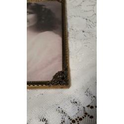 Oude fotolijst met bolglas