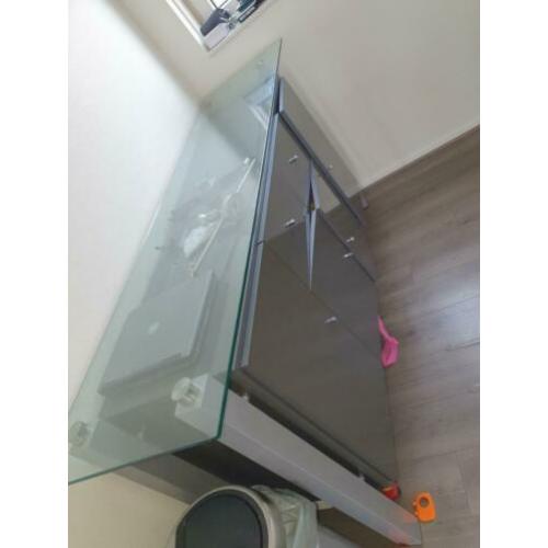 Mooie dressoir kast die nog een ronde mee kan