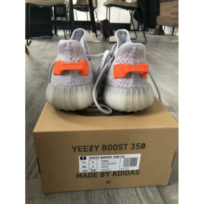 Yeezy tail light | 40 2/3
