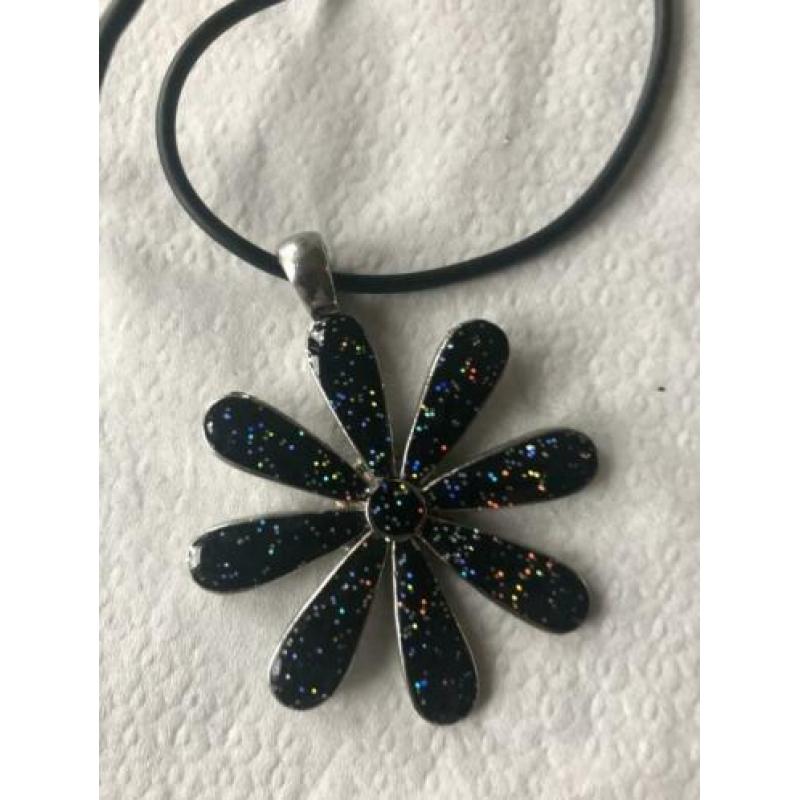 Mooie zwart ketting. Goed als nieuw!