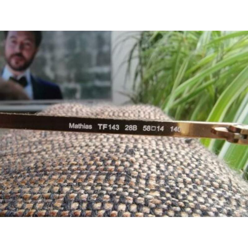 Tom Ford zonnebril model Mathias TF143 28B