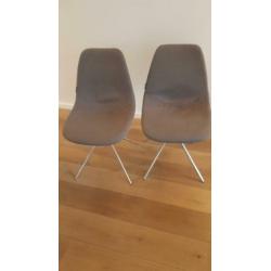 2 stoffen eetkamer stoelen van Zuiver