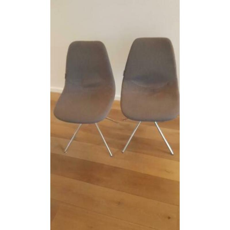 2 stoffen eetkamer stoelen van Zuiver