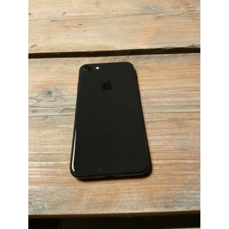 Nette iPhone 8. 64gb. Screenprotector