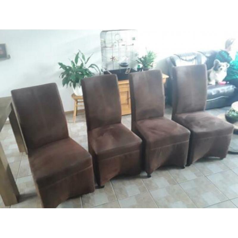 4 eetkamerstoelen op wieltjes