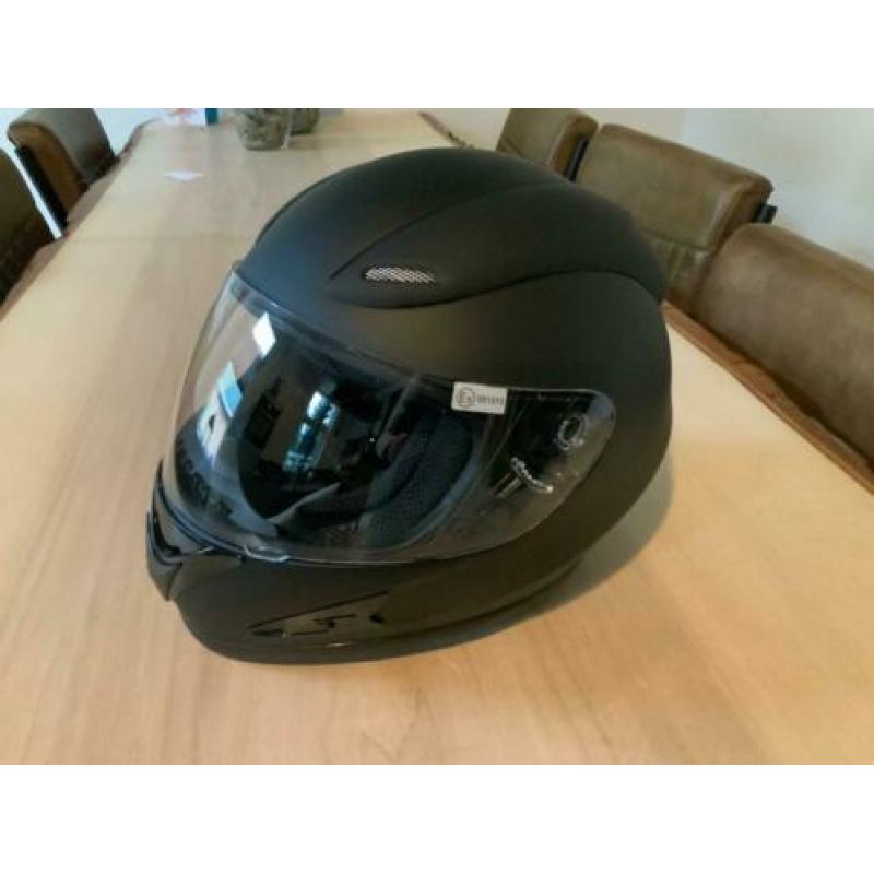 Motorhelm 1 jaar oud.