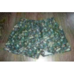 Leuke short mt 152 bruin/bloemetjes,elastische taille