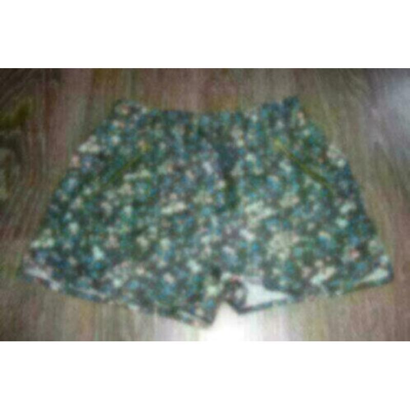 Leuke short mt 152 bruin/bloemetjes,elastische taille