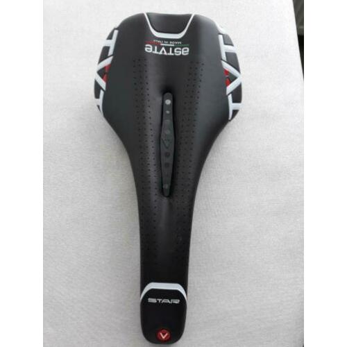Zadel racefiets astute