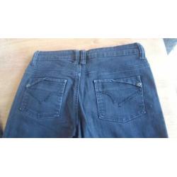 Zwarte broek mt 164 strak model.Hot Item