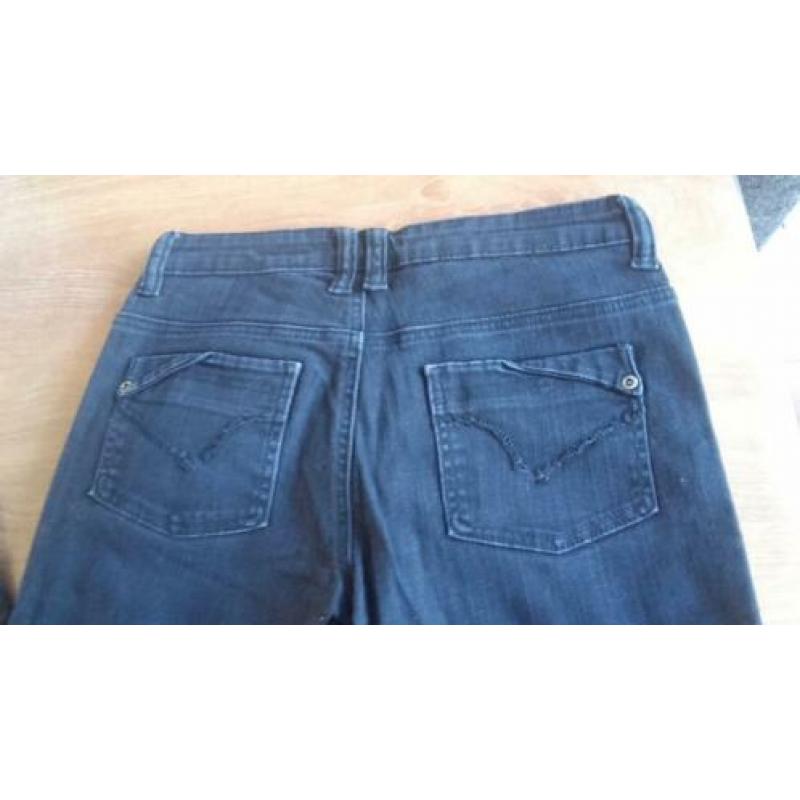 Zwarte broek mt 164 strak model.Hot Item