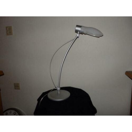 Zilverkleurige Aluminor tafellamp bureaulamp type Opus