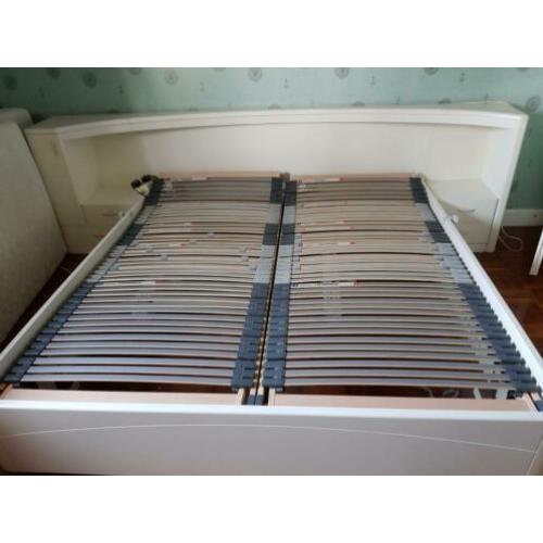 Tweepersoons bed met elektrische bedbodems