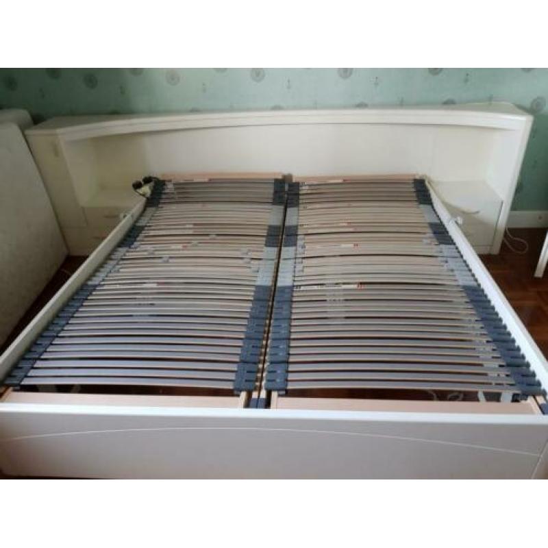 Tweepersoons bed met elektrische bedbodems
