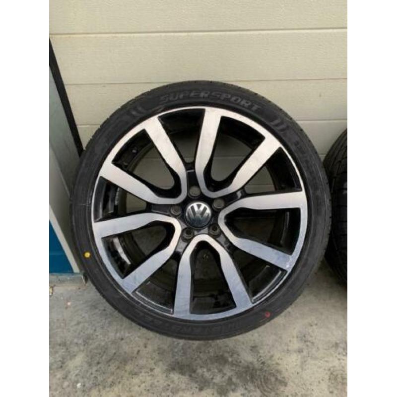 Volkswagen Golf velgen met gloednieuwe banden