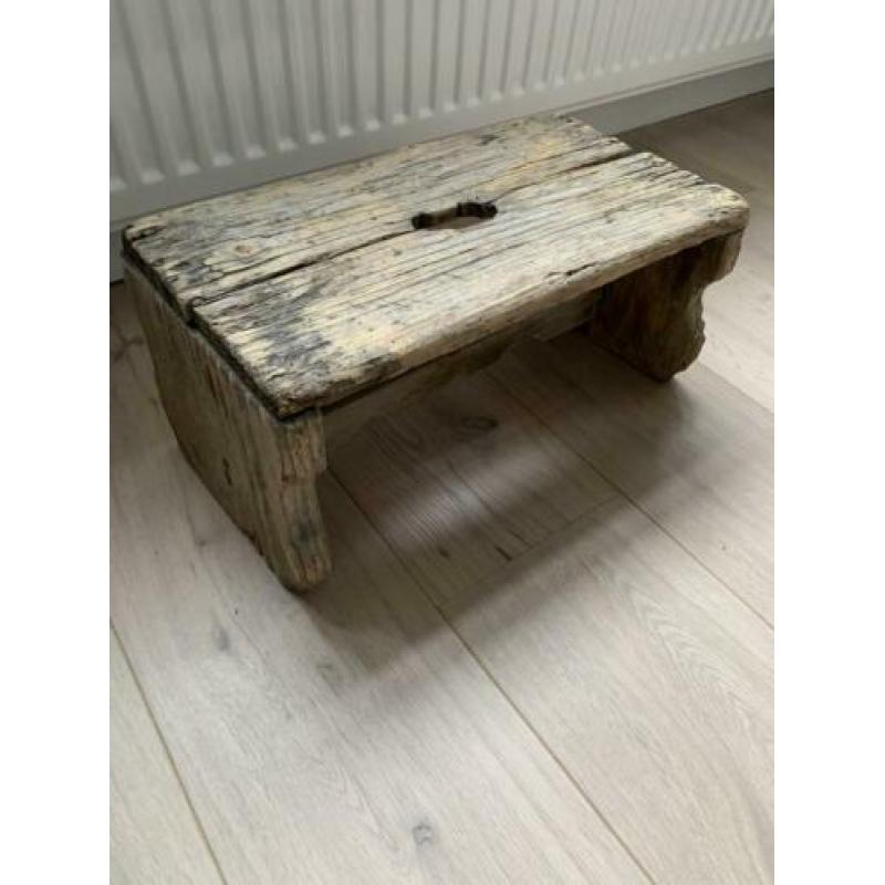 Klein brocante houten krukje