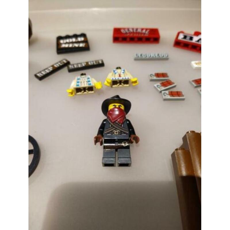 Lego Legoredo Fort en western onderdelen bank en store
