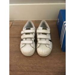 Adidas superstar wit met zwarte strepen, mt. 30