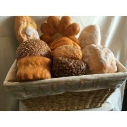 Rieten Mand met Decoratief Brood (107)