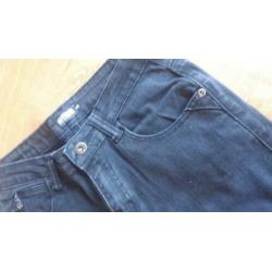 Zwarte broek mt 164 strak model.Hot Item