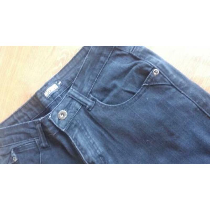 Zwarte broek mt 164 strak model.Hot Item
