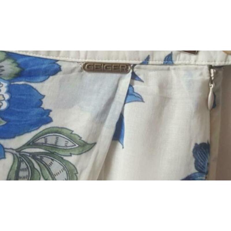 Geiger mooie rok met blauwe bloemen maat 40