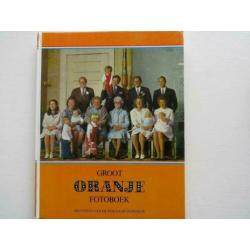 13 verschillende boeken over het Oranje huis