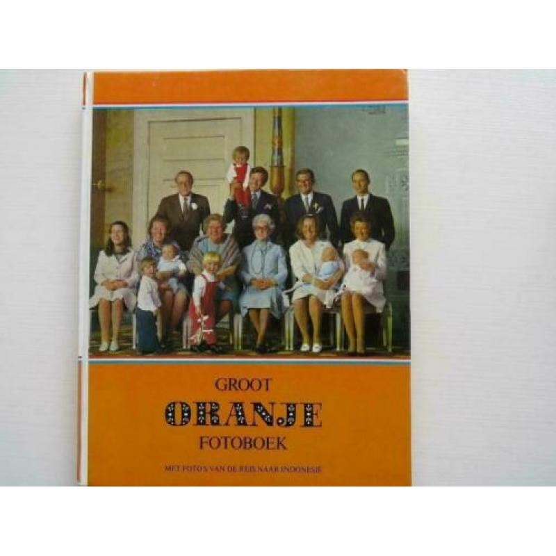 13 verschillende boeken over het Oranje huis