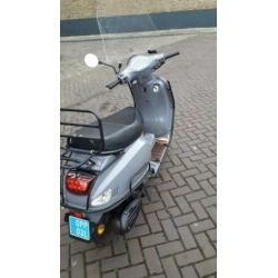 Snorscooter vespa look in nieuw staat