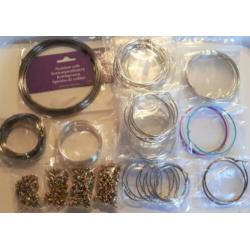 159 - partij /pakket creolen oorknopjes memory wire